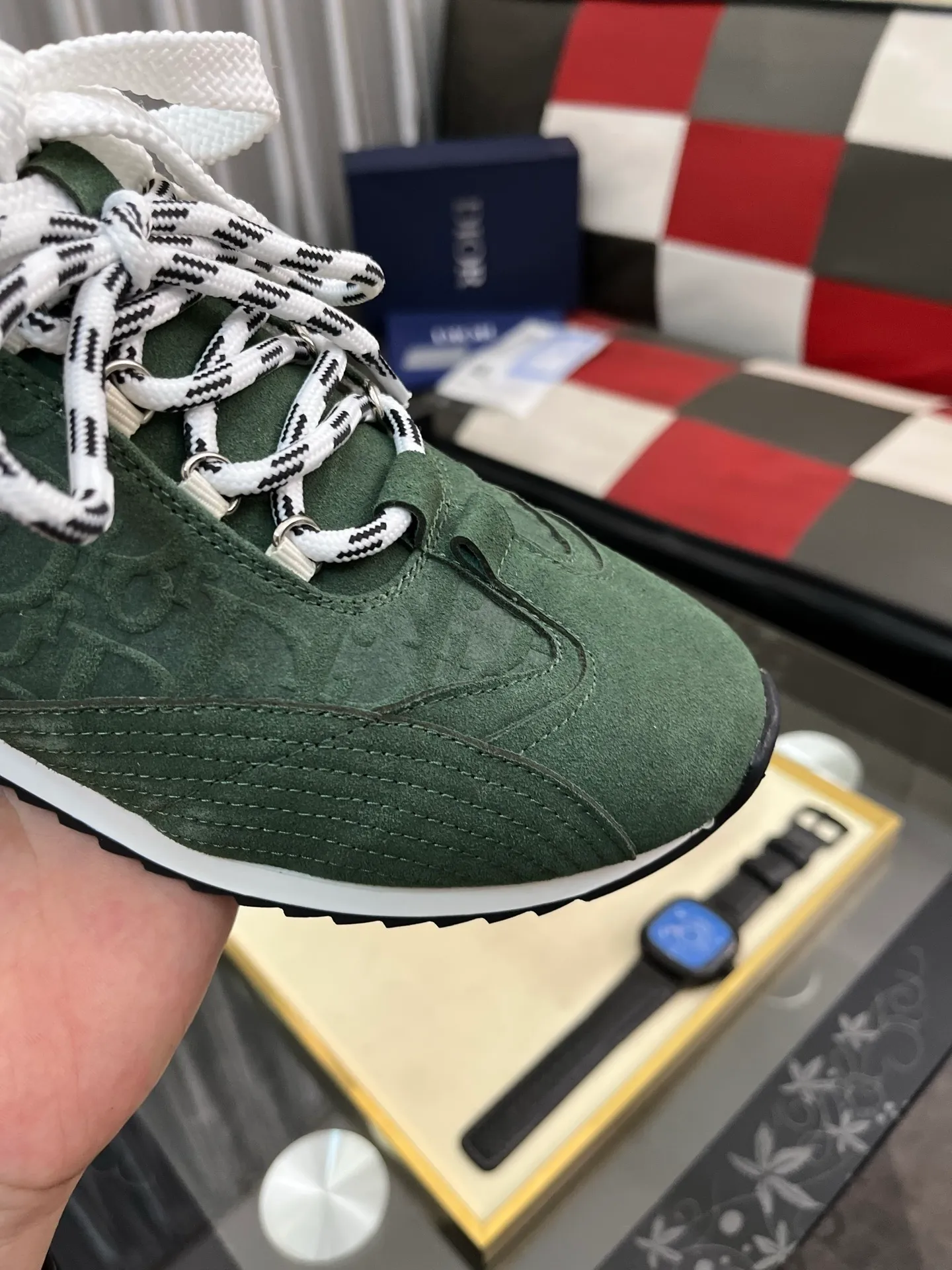 Men's shoes 💰500⌚️⌚️Dior original quality.~ Unique modern style sneakers. 🏃A must-have casual shoe for trendy men😍😍 Original brand imported from Italy, imported original leather, sheep lining (refuses to discolor and grind feet) Sole: Original sole provided by the original factory, French lazy style design ⚠️Fit to the feet, original quality, super comfortable original sole. Just like shooting the real thing 🎬The real thing is better Code number: 38-446️⃣Colors available